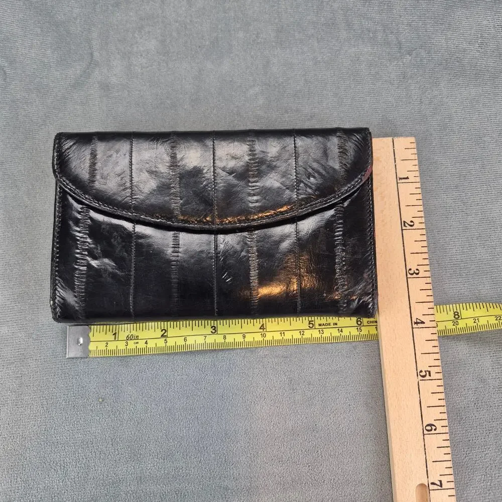 Vintage Eel Skin Leather Kiss Closure Lock Black Bi-Fold Wallet Coin Purse